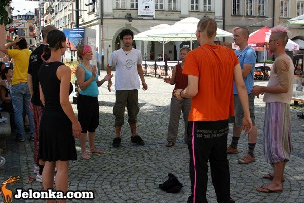 gos-protestu-przeciwko-przemocy-w-chinach-na-placu-ratuszowym-35362