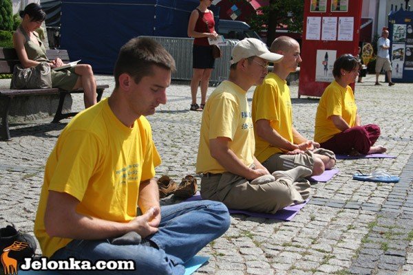 gos-protestu-przeciwko-przemocy-w-chinach-na-placu-ratuszowym-35362