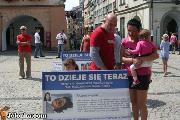 gos-protestu-przeciwko-przemocy-w-chinach-na-placu-ratuszowym-35362