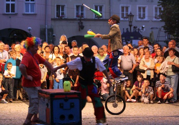 start-festiwalu-teatrow-wedrujacych-cyrk-i-refleksja-na-poczatek-35365