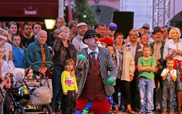 start-festiwalu-teatrow-wedrujacych-cyrk-i-refleksja-na-poczatek-35365