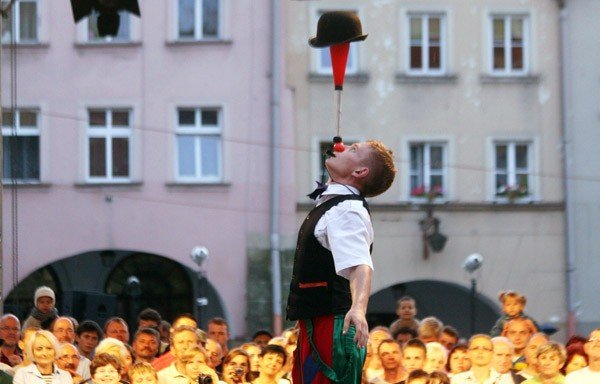 start-festiwalu-teatrow-wedrujacych-cyrk-i-refleksja-na-poczatek-35365
