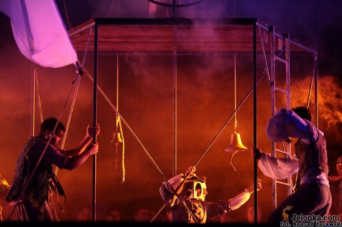 o-zywiole-natury-w-ulicznym-teatrze-tanca-35373