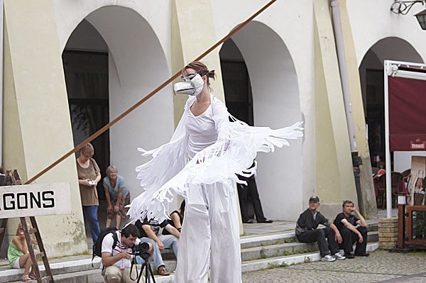 port-magiczny-i-zapomniani-podrozni-trwa-teatralne-wedrowanie-35374