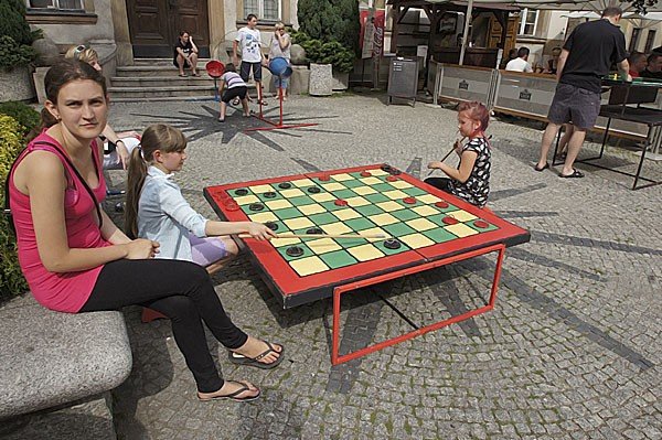 port-magiczny-i-zapomniani-podrozni-trwa-teatralne-wedrowanie-35374