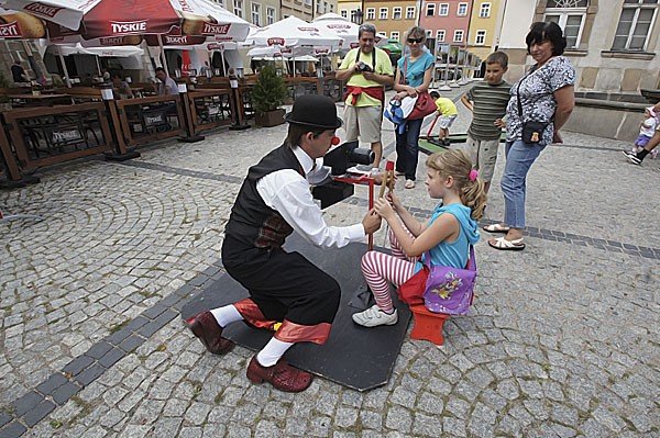 port-magiczny-i-zapomniani-podrozni-trwa-teatralne-wedrowanie-35374