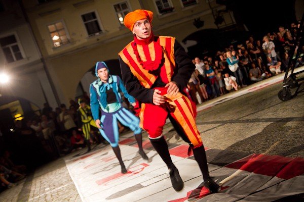 kalejdoskop-obrazow-swiate-i-dzwiekow-sobotni-wieczor-teatralny-35384
