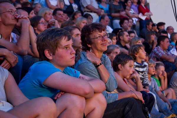 kalejdoskop-obrazow-swiate-i-dzwiekow-sobotni-wieczor-teatralny-35384