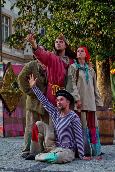 kalejdoskop-obrazow-swiate-i-dzwiekow-sobotni-wieczor-teatralny-35384