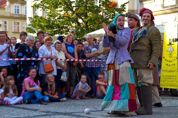 kalejdoskop-obrazow-swiate-i-dzwiekow-sobotni-wieczor-teatralny-35384