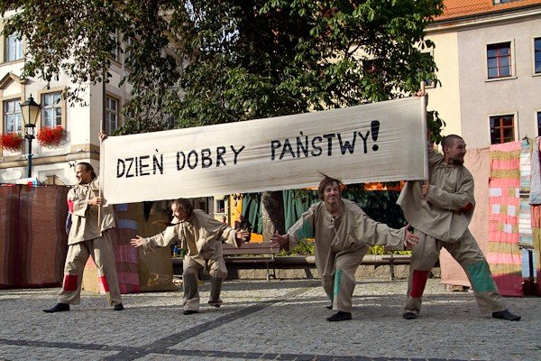 kalejdoskop-obrazow-swiate-i-dzwiekow-sobotni-wieczor-teatralny-35384
