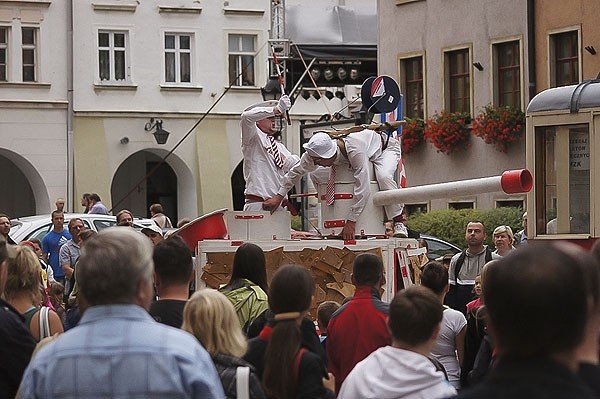 o-osmej-na-arce-a-potem-kolejna-inwazja-trzeci-dzien-festiwalu-teatrow-35387