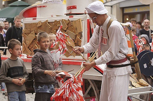 o-osmej-na-arce-a-potem-kolejna-inwazja-trzeci-dzien-festiwalu-teatrow-35387