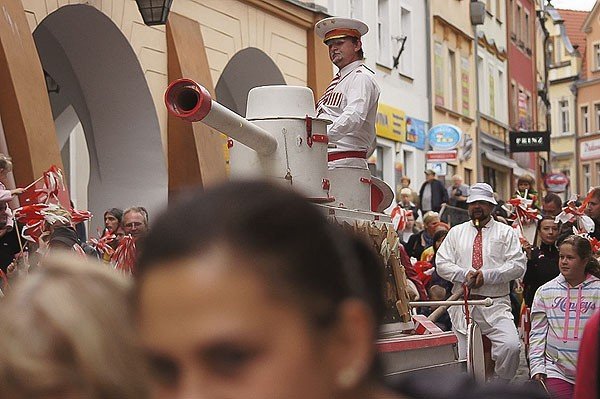 o-osmej-na-arce-a-potem-kolejna-inwazja-trzeci-dzien-festiwalu-teatrow-35387