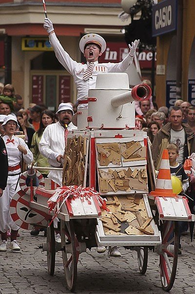 o-osmej-na-arce-a-potem-kolejna-inwazja-trzeci-dzien-festiwalu-teatrow-35387