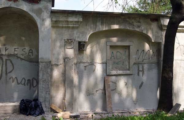 jedni-remontuja-drudzy-niszcza-35391