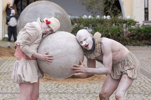 niezwyky-ogrod-zachwyci-publike-teatry-na-finiszu-35402