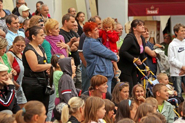 teatry-wedrujace-czarowanie-przedmiotami-ulewa-przerwane-35403