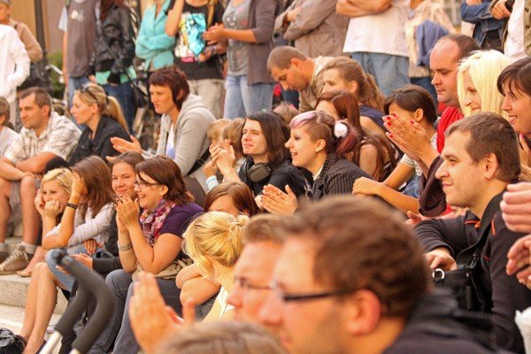 teatry-wedrujace-czarowanie-przedmiotami-ulewa-przerwane-35403