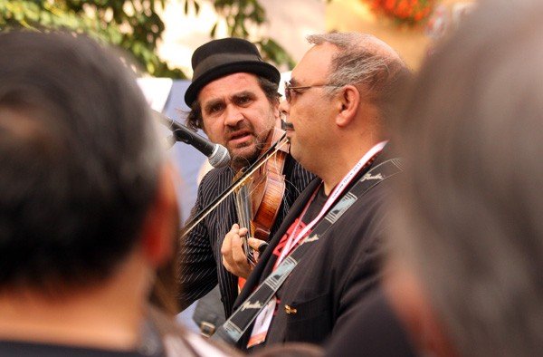 teatry-wedrujace-czarowanie-przedmiotami-ulewa-przerwane-35403