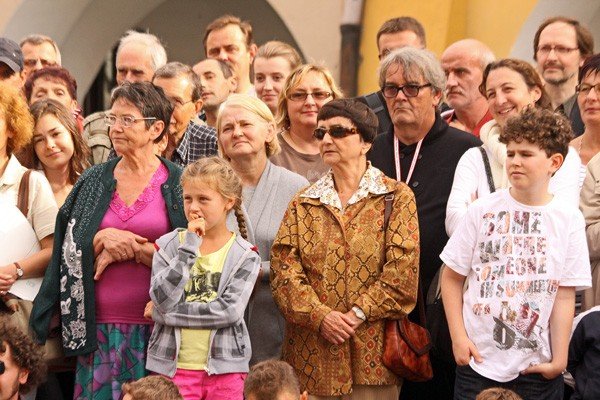 teatry-wedrujace-czarowanie-przedmiotami-ulewa-przerwane-35403