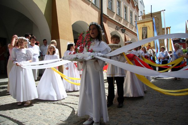 tumy-wiernych-na-ulicach-3545