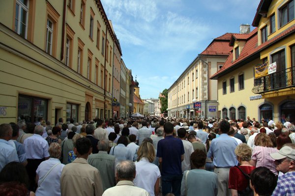 tumy-wiernych-na-ulicach-3545