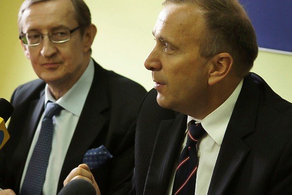 oficjaom-stao-sie-zadosc-po-konferencji-w-biurze-po-35469