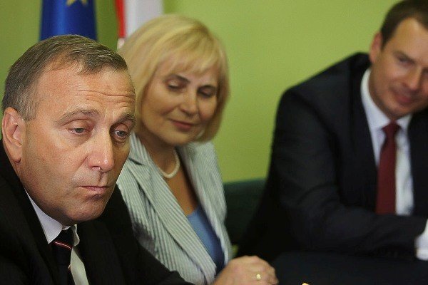 oficjaom-stao-sie-zadosc-po-konferencji-w-biurze-po-35469