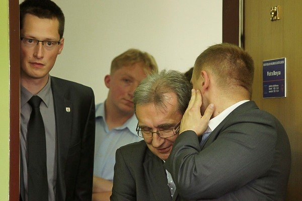 oficjaom-stao-sie-zadosc-po-konferencji-w-biurze-po-35469