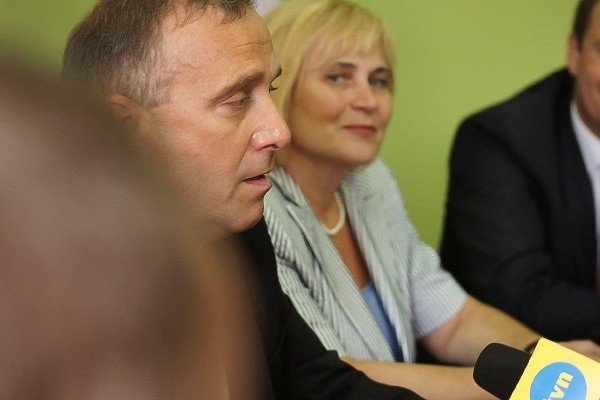 oficjaom-stao-sie-zadosc-po-konferencji-w-biurze-po-35469