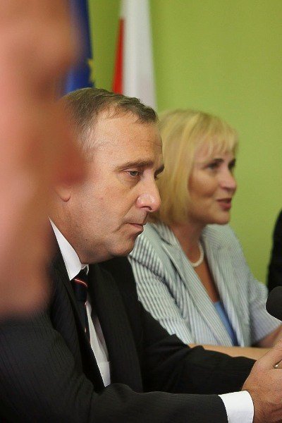 oficjaom-stao-sie-zadosc-po-konferencji-w-biurze-po-35469