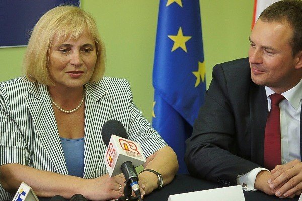 oficjaom-stao-sie-zadosc-po-konferencji-w-biurze-po-35469