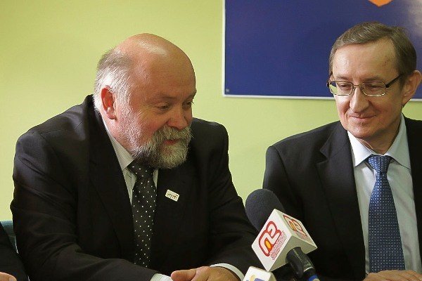 oficjaom-stao-sie-zadosc-po-konferencji-w-biurze-po-35469