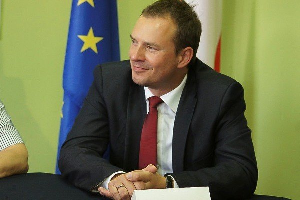 oficjaom-stao-sie-zadosc-po-konferencji-w-biurze-po-35469