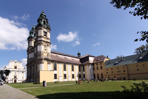 opactwo-cysterskie-odzyskuje-swietnosc-35500