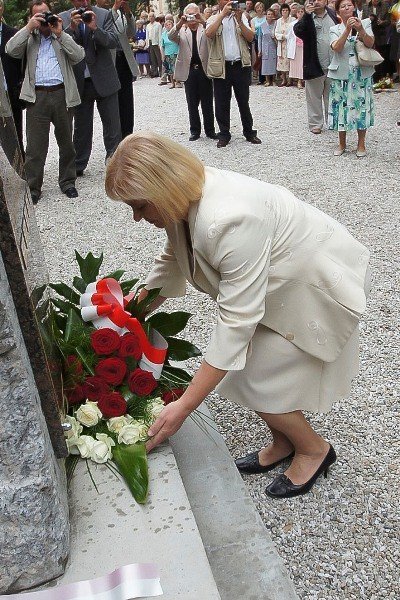naprzod-marsz-a-potem-odsoniecie-pomnika-35502