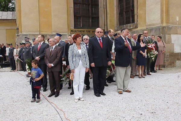 naprzod-marsz-a-potem-odsoniecie-pomnika-35502