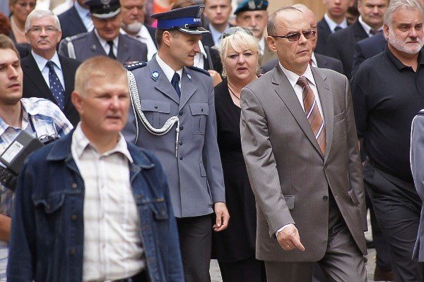 naprzod-marsz-a-potem-odsoniecie-pomnika-35502