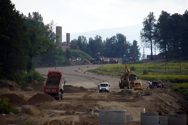 na-placu-budowy-obwodnicy-stawiaja-estakade-nad-torowiskiem-35528