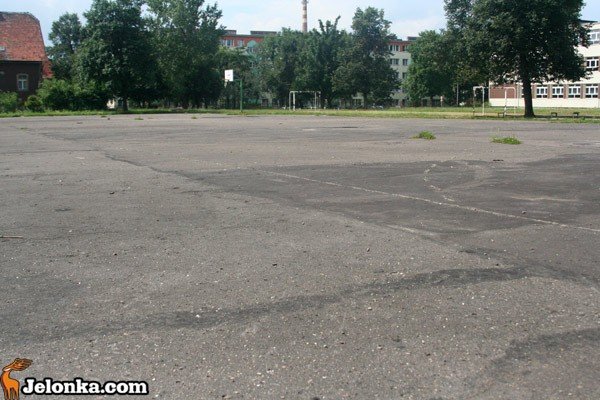 za-mao-pieniedzy-na-nowe-boisko-35540