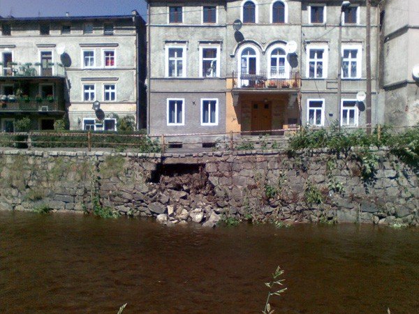 zniszczony-mostek-i-mur-oporowy-kusza-licho-35596