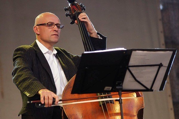 most-miedzy-starym-a-nowym-new-tango-bridge-zagrao-pod-ratuszem-35598