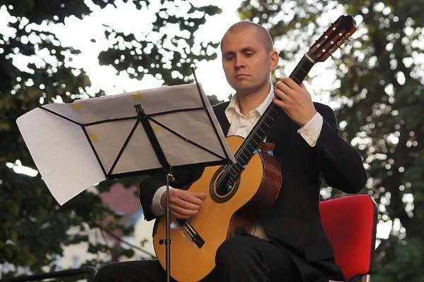 most-miedzy-starym-a-nowym-new-tango-bridge-zagrao-pod-ratuszem-35598