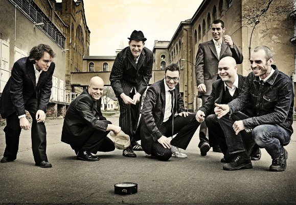 ska-reggae-i-wiecej-jeszcze-yellow-umbrella-wystapi-w-jazgocie-35629