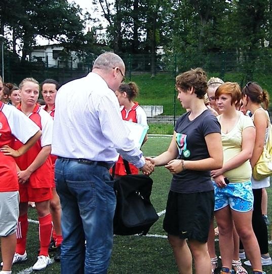 sukces-jeleniogorskich-pikarek-srebro-w-debiucie-35709