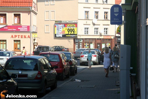 parkomat-jest-ale-parkowac-nie-wolno-35712