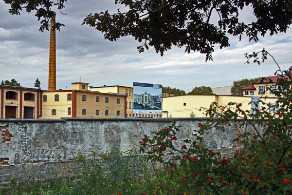 Termy Cieplickie Dolnośląskie Centrum Rekreacji w budowie. Widok z ulicy Wolności.