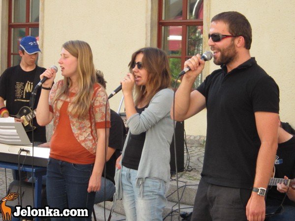 wielbili-boga-muzyka-i-spiewem-35852