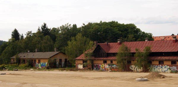 w-byych-koszarach-kwitnie-alternatywne-zycie-35869